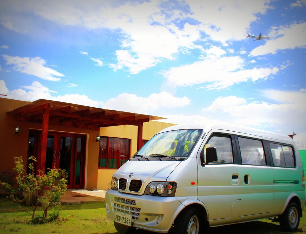 Hotel Las Mercedes Airport-Quito Tababela Eksteriør bilde
