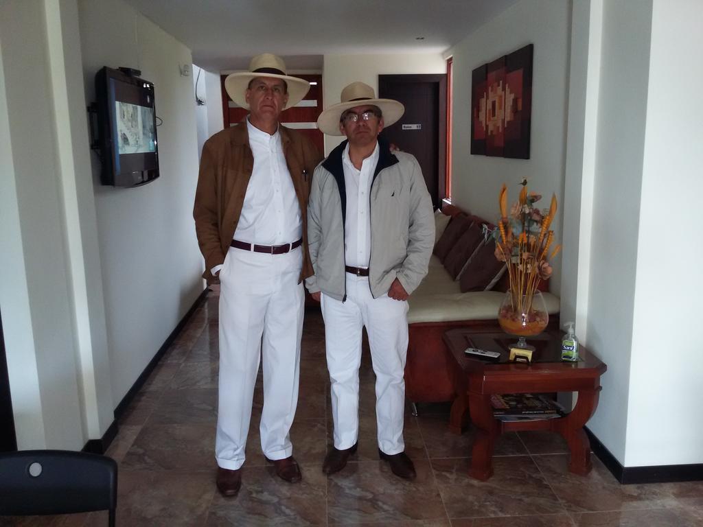 Hotel Las Mercedes Airport-Quito Tababela Eksteriør bilde