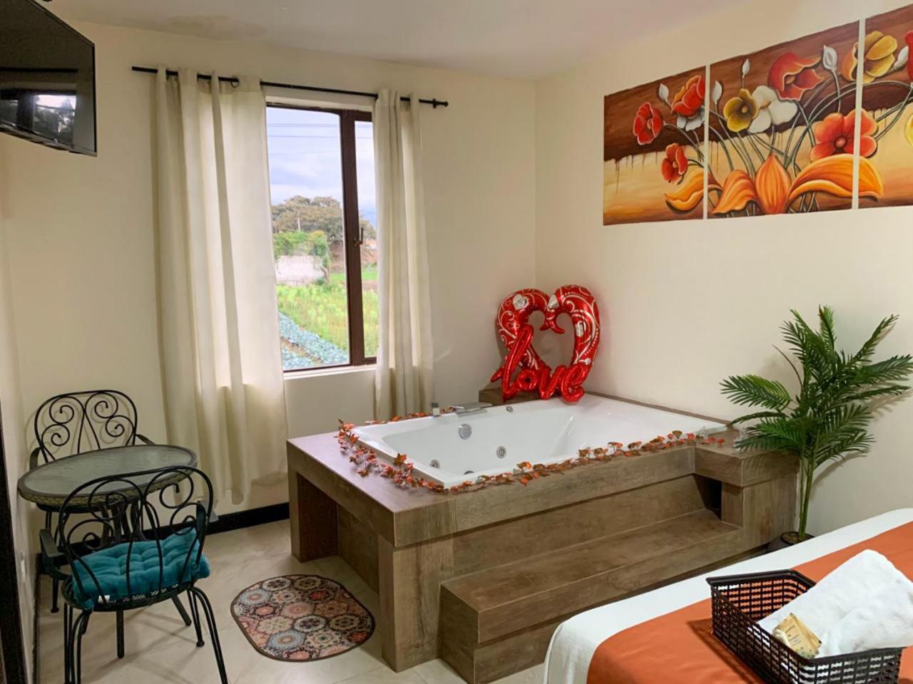 Hotel Las Mercedes Airport-Quito Tababela Eksteriør bilde
