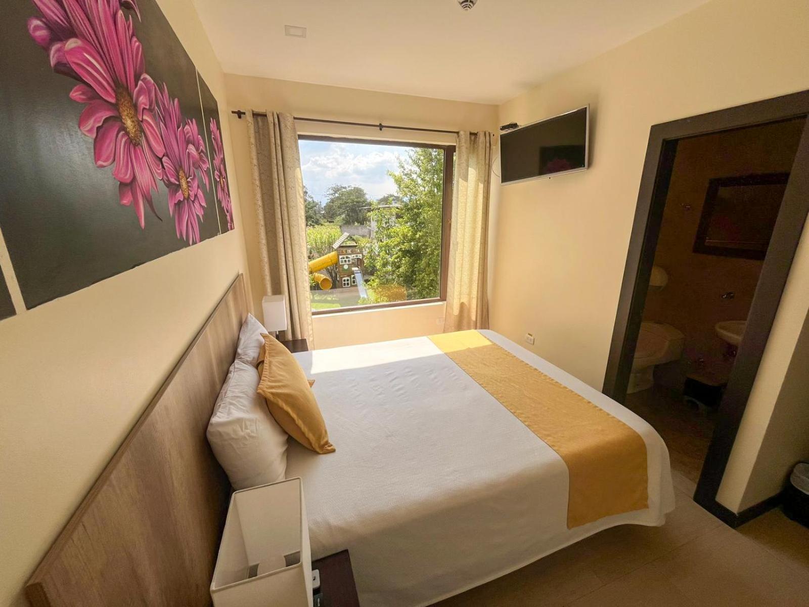 Hotel Las Mercedes Airport-Quito Tababela Eksteriør bilde