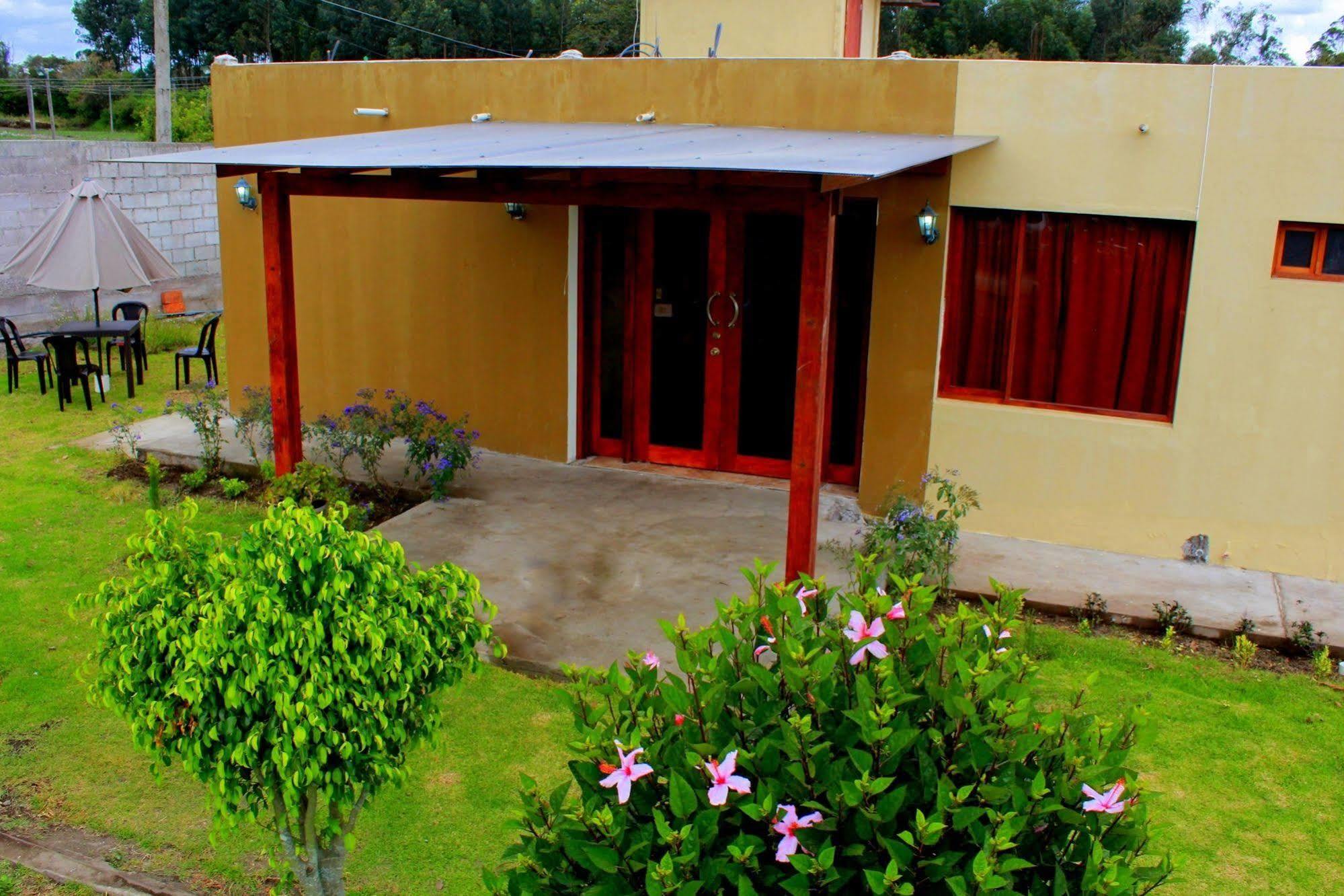 Hotel Las Mercedes Airport-Quito Tababela Eksteriør bilde
