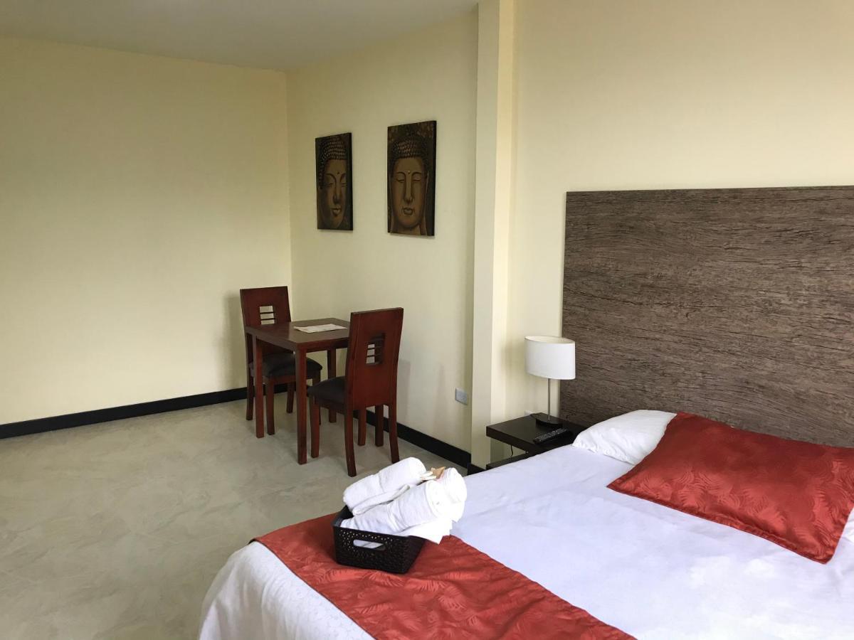 Hotel Las Mercedes Airport-Quito Tababela Eksteriør bilde