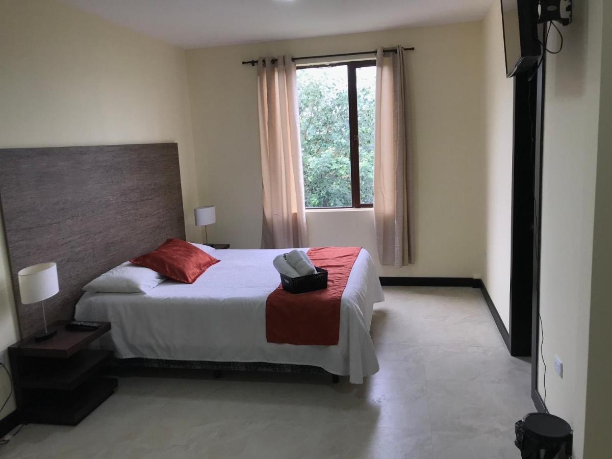 Hotel Las Mercedes Airport-Quito Tababela Eksteriør bilde